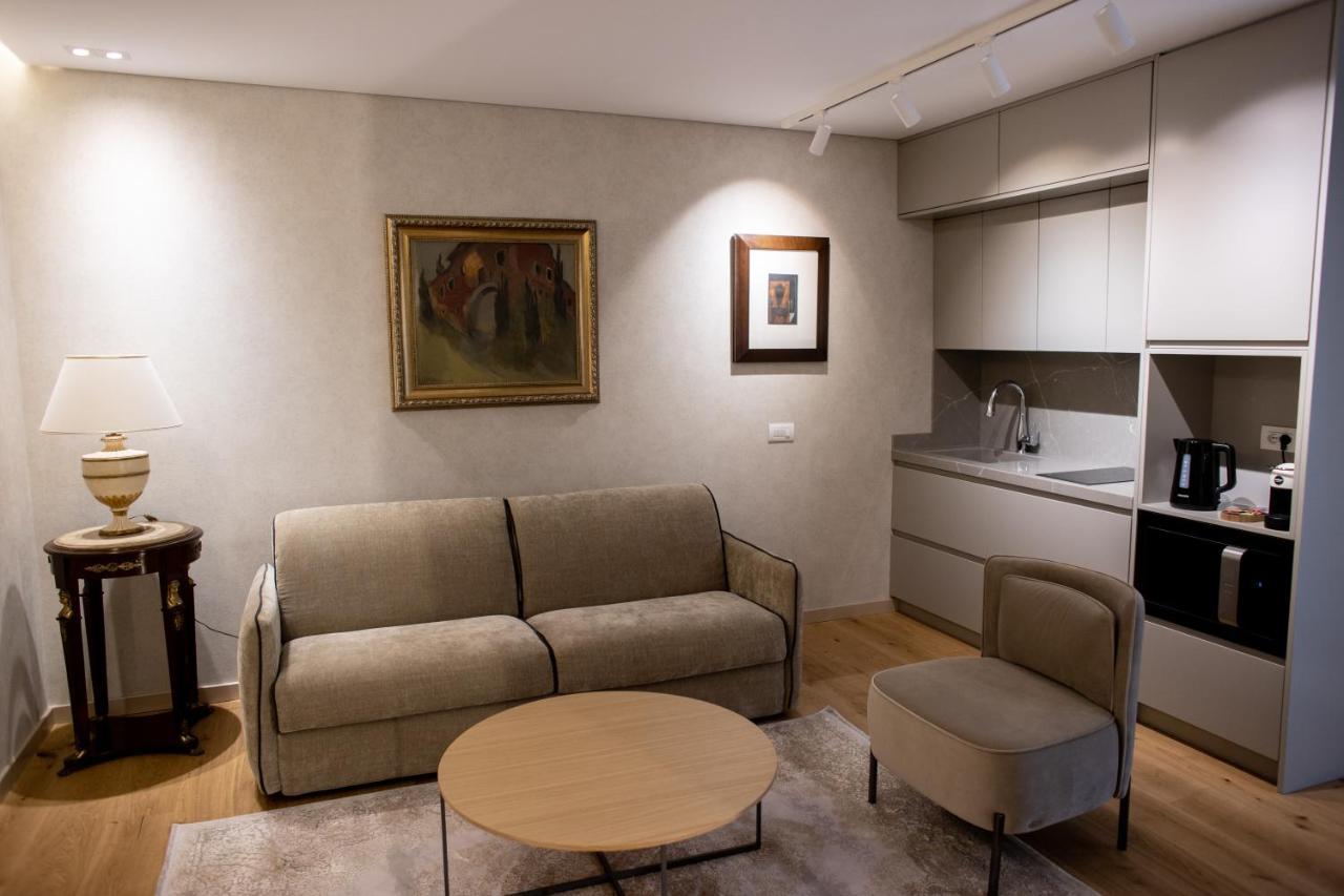 Seven Luxury Suites Tirana Extérieur photo